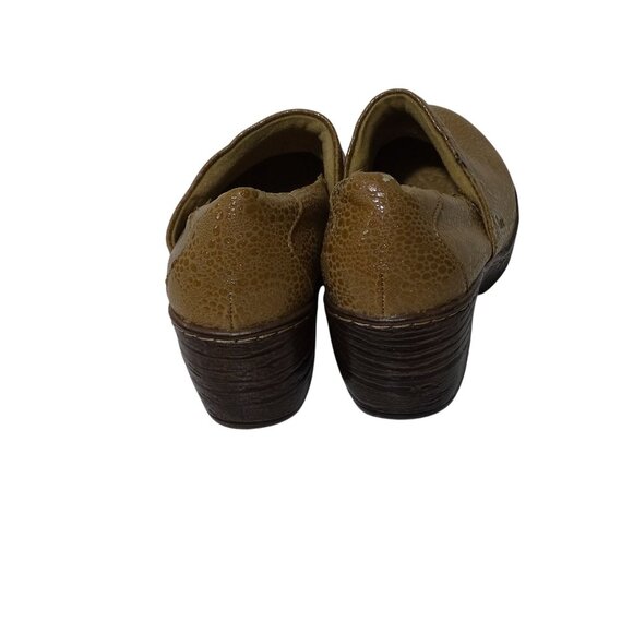Born BOC Slip On Clogs Shoes Block Heel Women Size 7.5 Tan Faux Leather FLAW - Picture 4 of 10